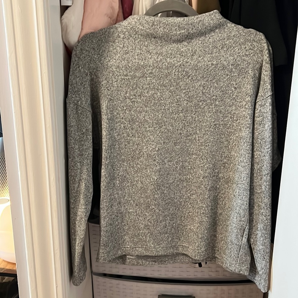 Uniqlo women’s sweater